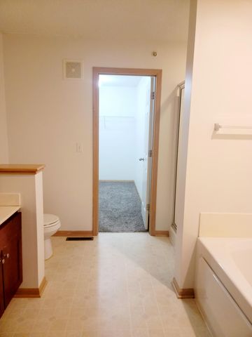 3049 Chamberlain Street N 4, Maplewood, MN 55109