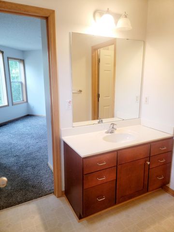 3049 Chamberlain Street N 4, Maplewood, MN 55109