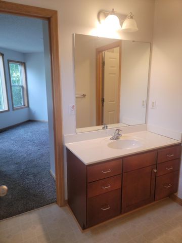 3049 Chamberlain Street N 4, Maplewood, MN 55109