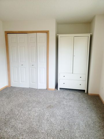 3049 Chamberlain Street N 4, Maplewood, MN 55109