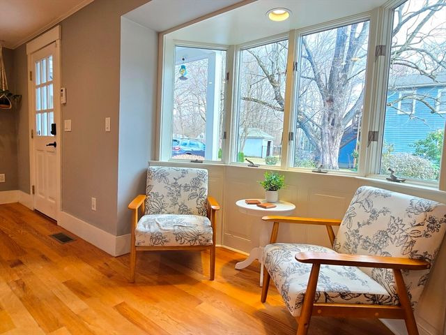 15 Pleasant St, Hopkinton, MA 01748