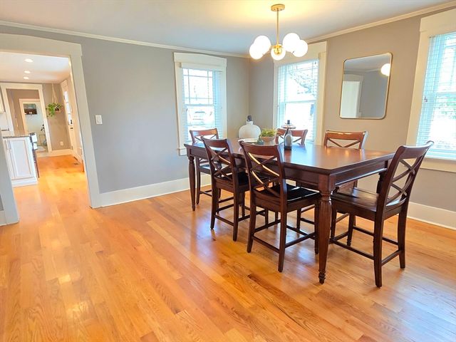 15 Pleasant St, Hopkinton, MA 01748