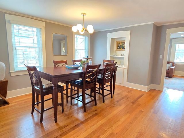 15 Pleasant St, Hopkinton, MA 01748