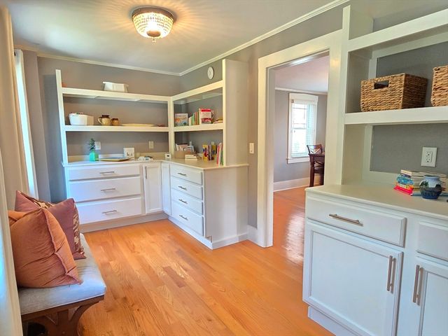 15 Pleasant St, Hopkinton, MA 01748