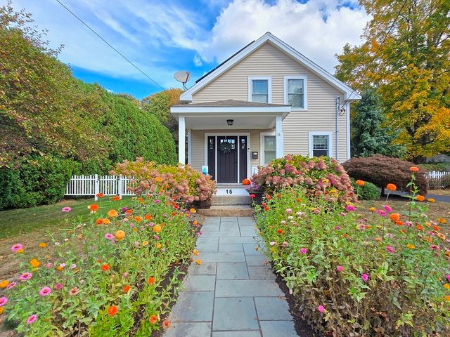 15 Pleasant St, Hopkinton, MA 01748