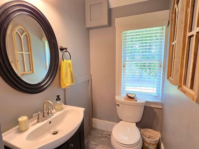 15 Pleasant St, Hopkinton, MA 01748