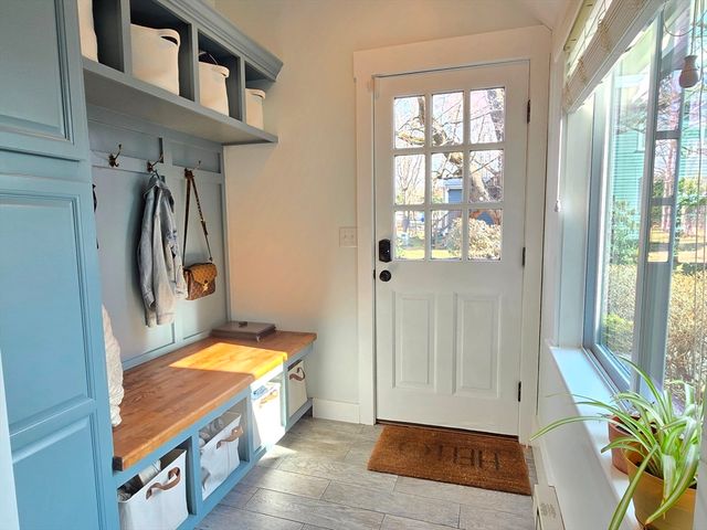 15 Pleasant St, Hopkinton, MA 01748