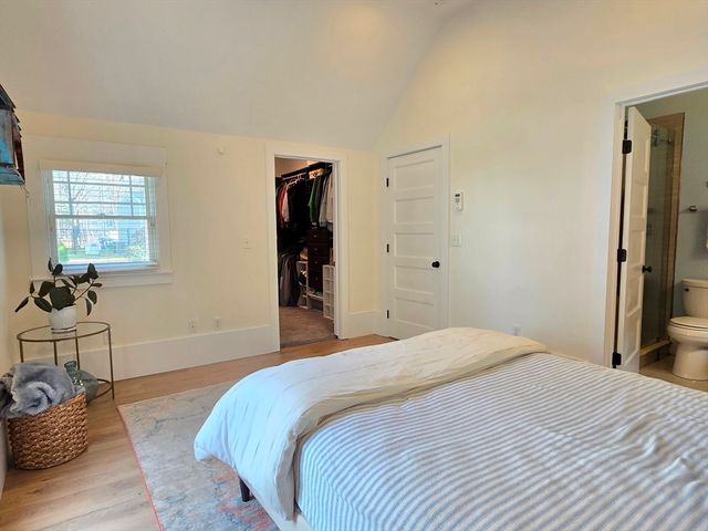 15 Pleasant St, Hopkinton, MA 01748