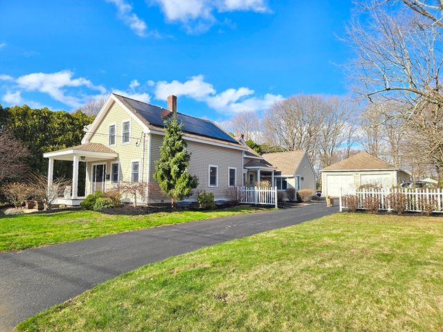 15 Pleasant St, Hopkinton, MA 01748