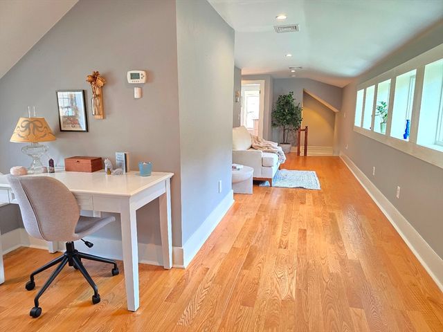 15 Pleasant St, Hopkinton, MA 01748