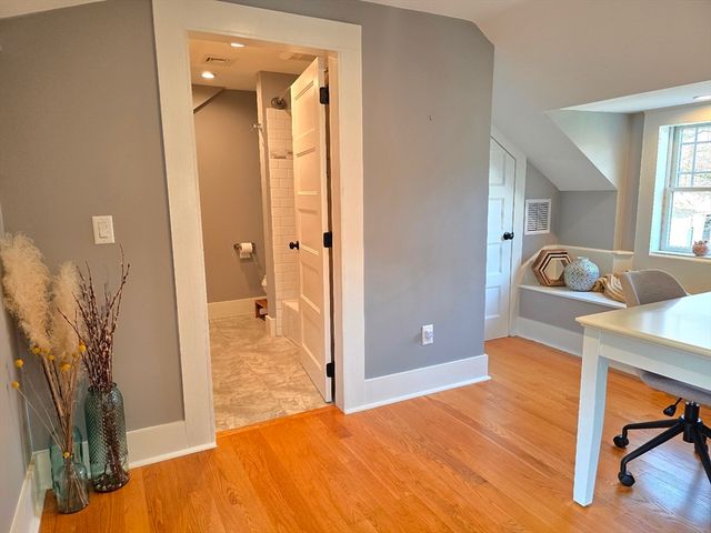 15 Pleasant St, Hopkinton, MA 01748