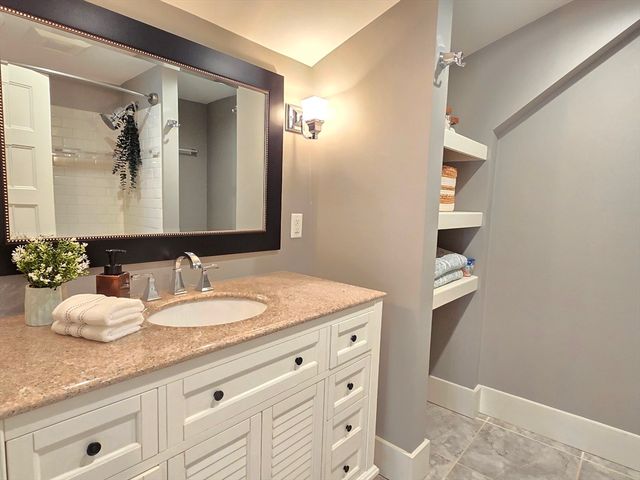 15 Pleasant St, Hopkinton, MA 01748