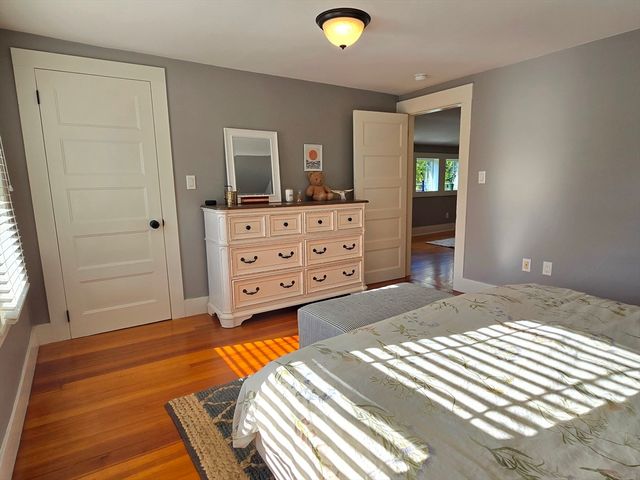 15 Pleasant St, Hopkinton, MA 01748