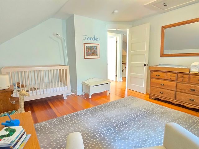 15 Pleasant St, Hopkinton, MA 01748