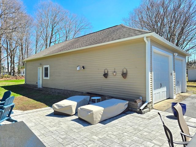 15 Pleasant St, Hopkinton, MA 01748