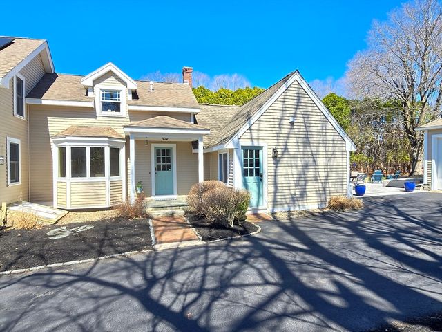 15 Pleasant St, Hopkinton, MA 01748