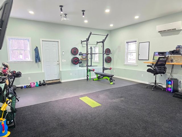 15 Pleasant St, Hopkinton, MA 01748