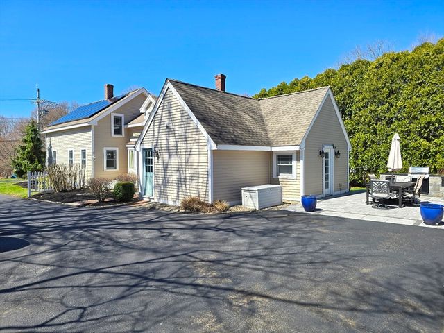 15 Pleasant St, Hopkinton, MA 01748