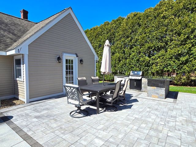 15 Pleasant St, Hopkinton, MA 01748