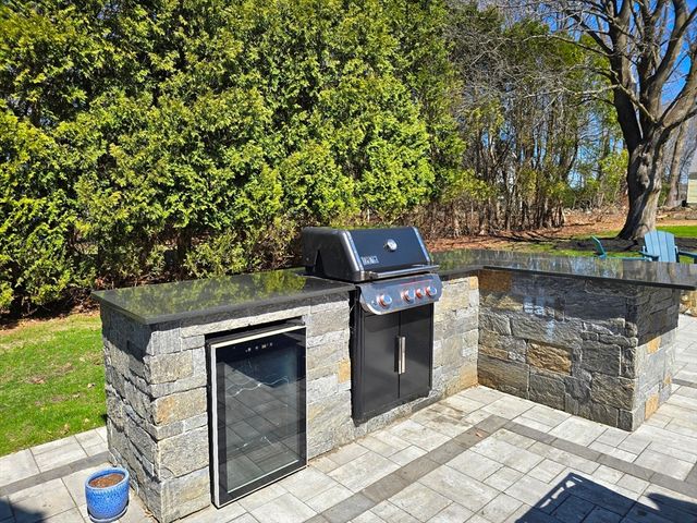 15 Pleasant St, Hopkinton, MA 01748