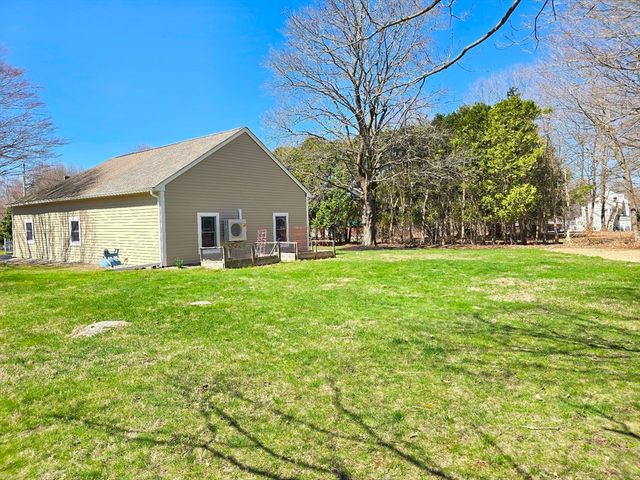 15 Pleasant St, Hopkinton, MA 01748