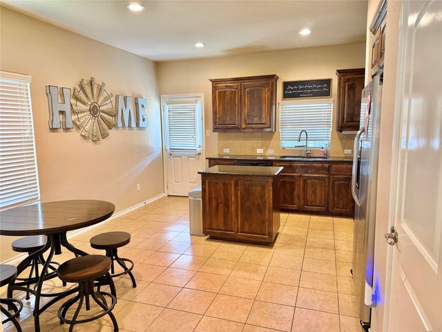 1068 Meadow Scape Drive, Fort Worth, TX 76028