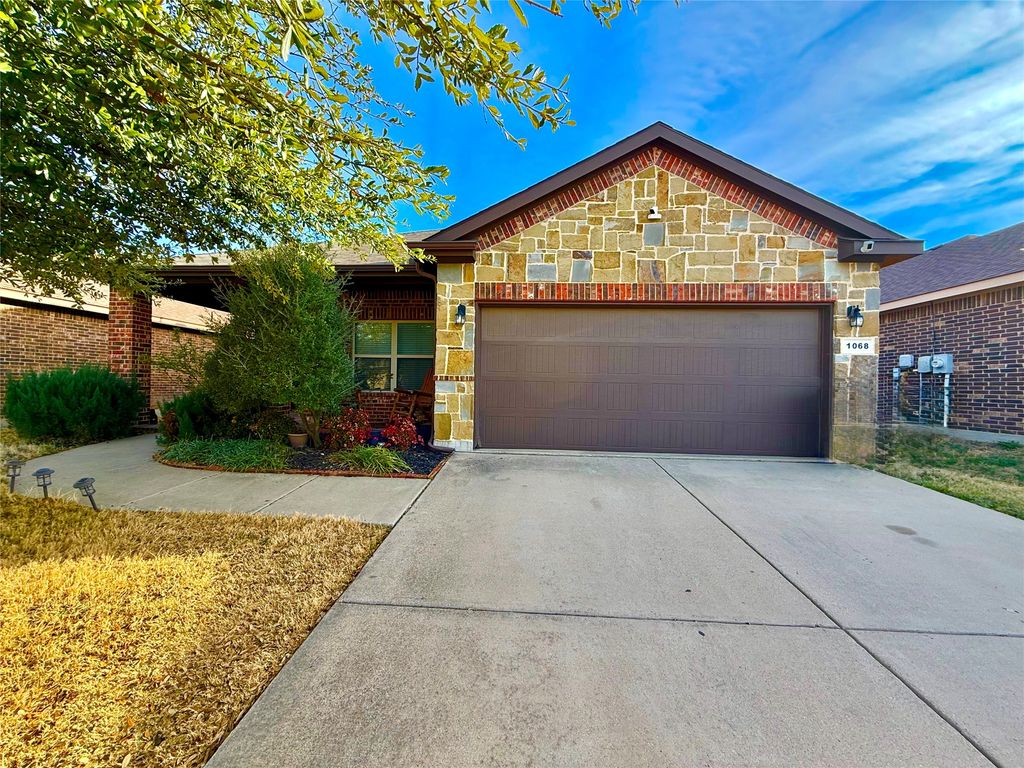 1068 Meadow Scape Drive, Fort Worth, TX 76028