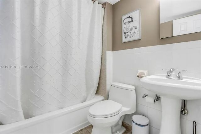 120 Royal Park Drive 4F, Oakland Park, FL 33309