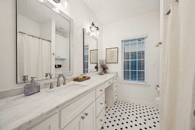 915 Waterloo Lake Drive, Denison, TX 75020