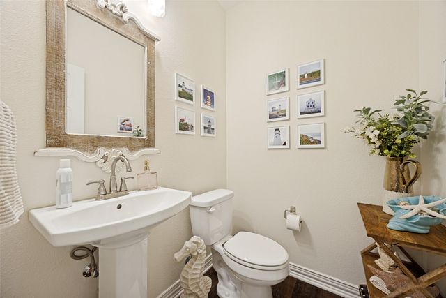 915 Waterloo Lake Drive, Denison, TX 75020