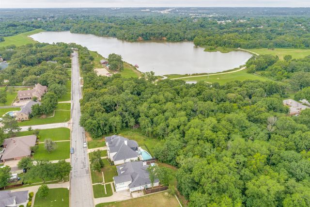 915 Waterloo Lake Drive, Denison, TX 75020