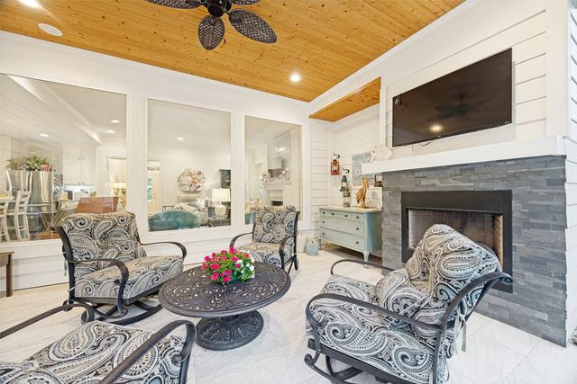 915 Waterloo Lake Drive, Denison, TX 75020