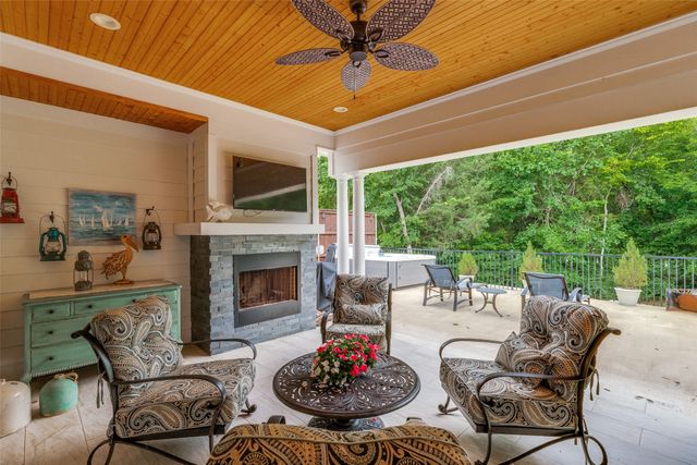 915 Waterloo Lake Drive, Denison, TX 75020