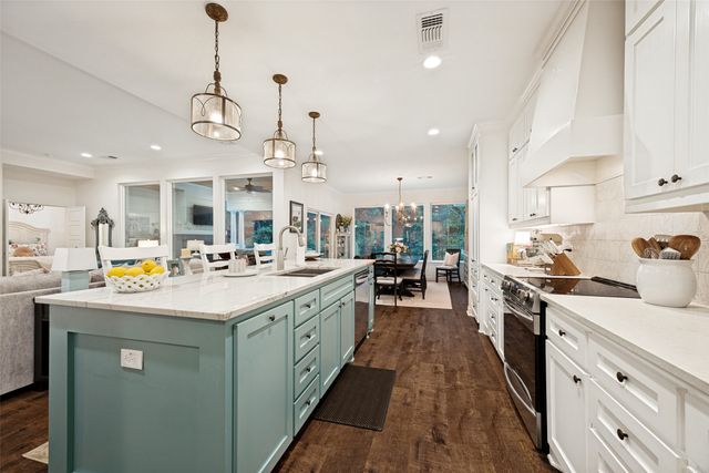 915 Waterloo Lake Drive, Denison, TX 75020