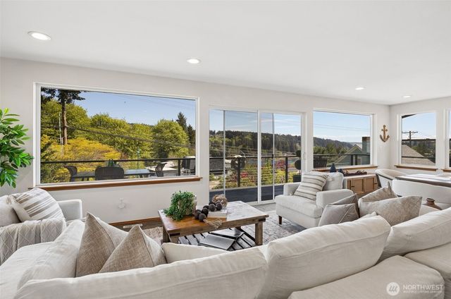 9226 Peacock Hill Avenue, Gig Harbor, WA 98332