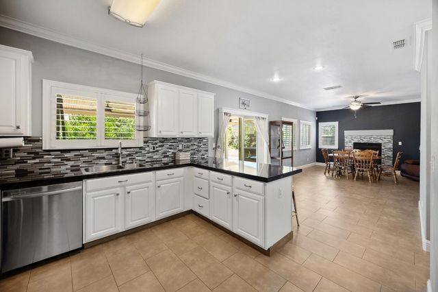 7005 Prelude Ln, Hughson, CA 95326