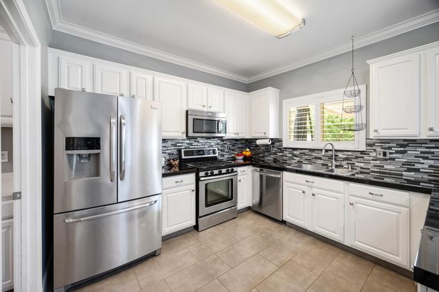 7005 Prelude Ln, Hughson, CA 95326