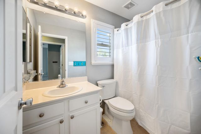 7005 Prelude Ln, Hughson, CA 95326