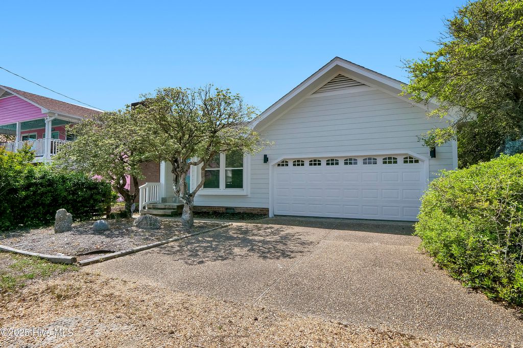 301 E Avenue, Kure Beach, NC 28449