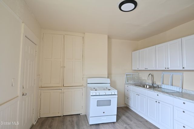 618 Clinton Avenue, Albany, NY 12206