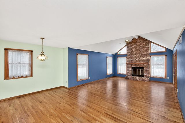 1915 Elm Circle, West Des Moines, IA 50265