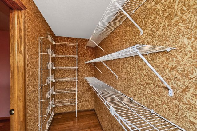 1915 Elm Circle, West Des Moines, IA 50265