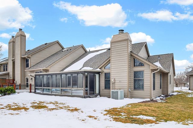 1915 Elm Circle, West Des Moines, IA 50265