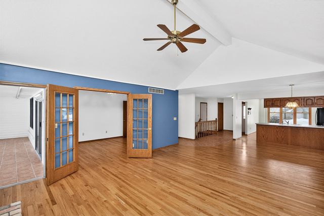 1915 Elm Circle, West Des Moines, IA 50265