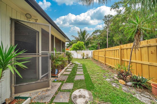 6062 Bania Wood Circle, Atlantis, FL 33462