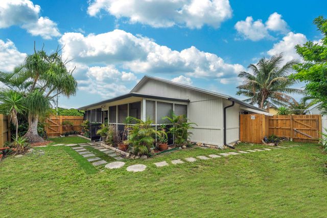 6062 Bania Wood Circle, Atlantis, FL 33462
