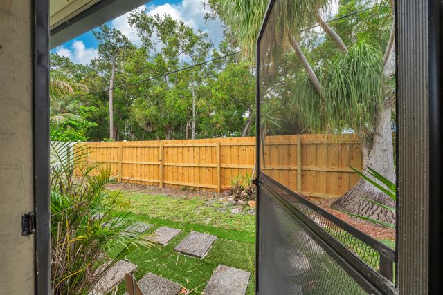6062 Bania Wood Circle, Atlantis, FL 33462