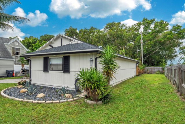 6062 Bania Wood Circle, Atlantis, FL 33462
