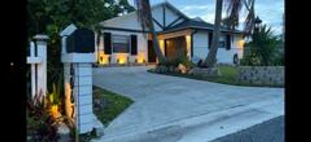 6062 Bania Wood Circle, Atlantis, FL 33462