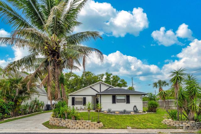 6062 Bania Wood Circle, Atlantis, FL 33462